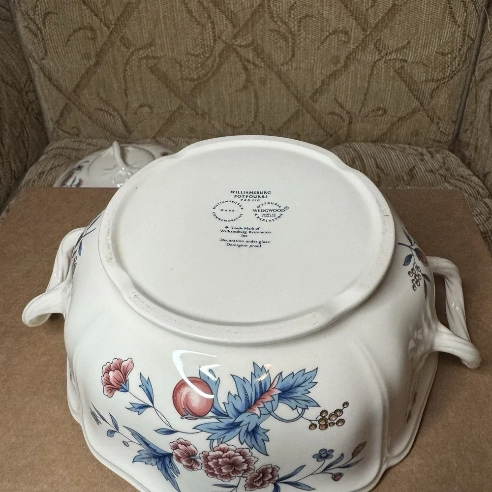 Wedgwood‎ WILLIAMSBURG POTPOURRI 8 1/2